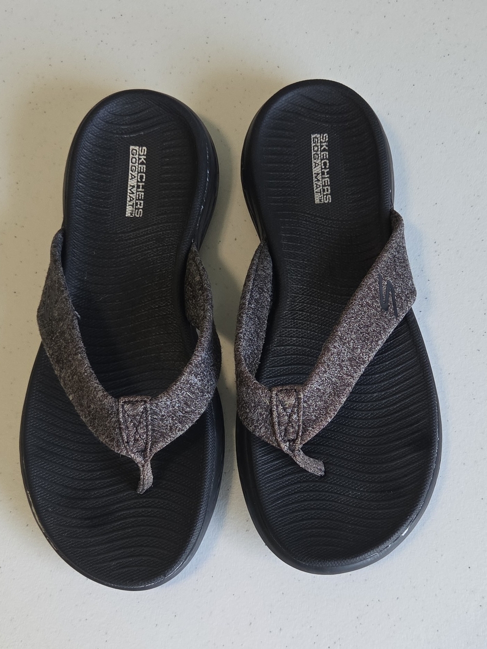 Skechers Goga Mat Go Walk Black With Gray Thongs Sandals Flip Flop US 8